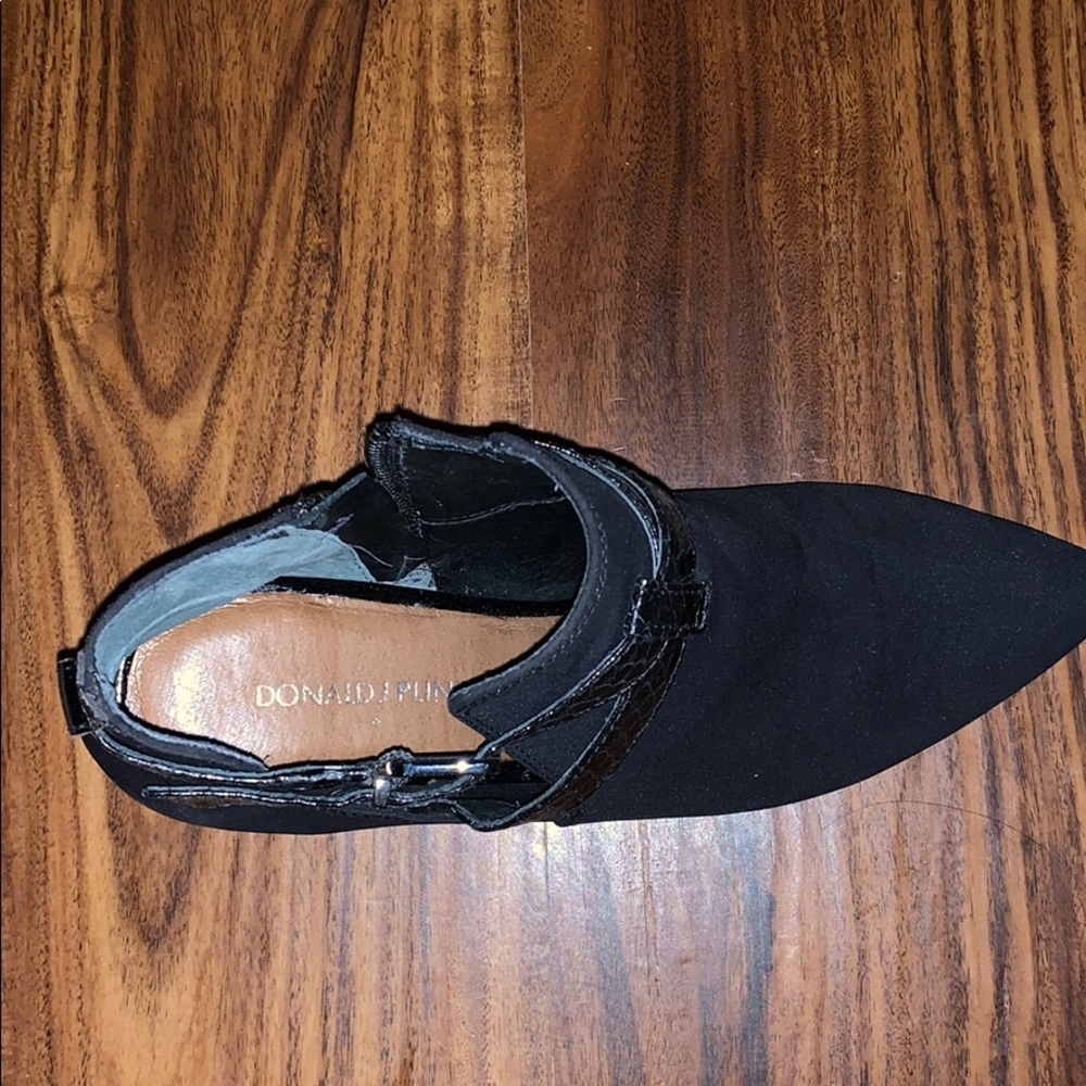 Shoes - Picture 2 of 8